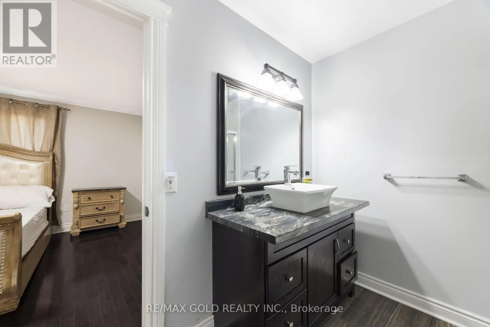 63 MOUNT FUJI CRESCENT