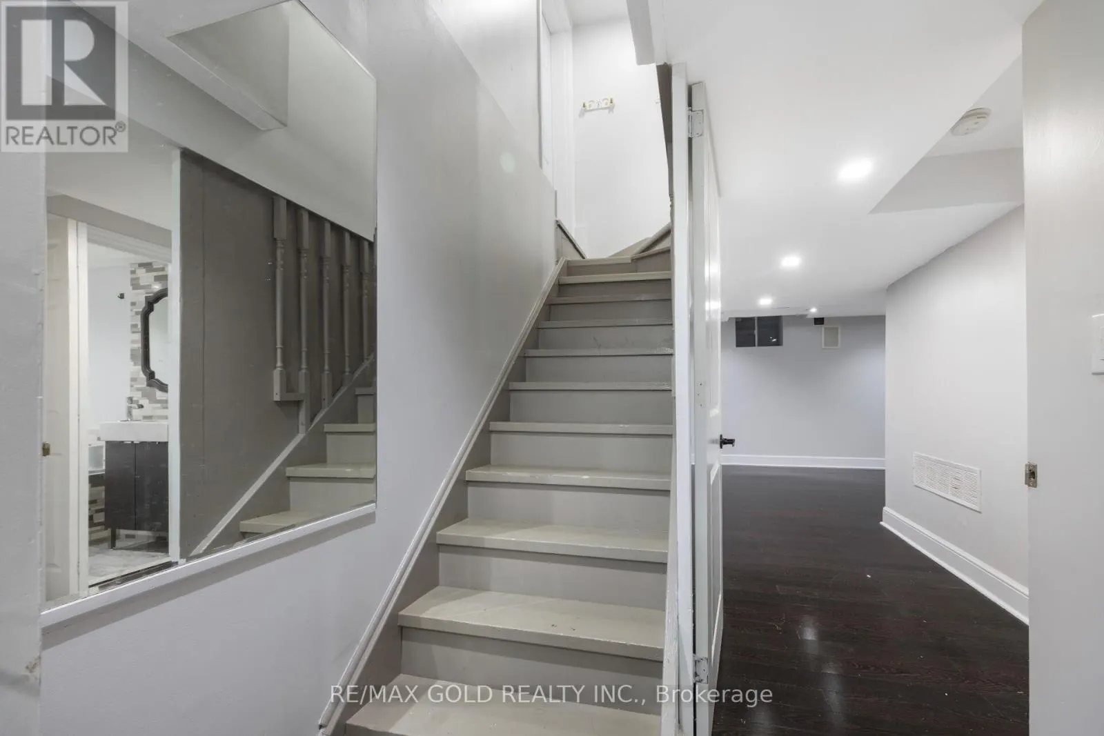 63 MOUNT FUJI CRESCENT