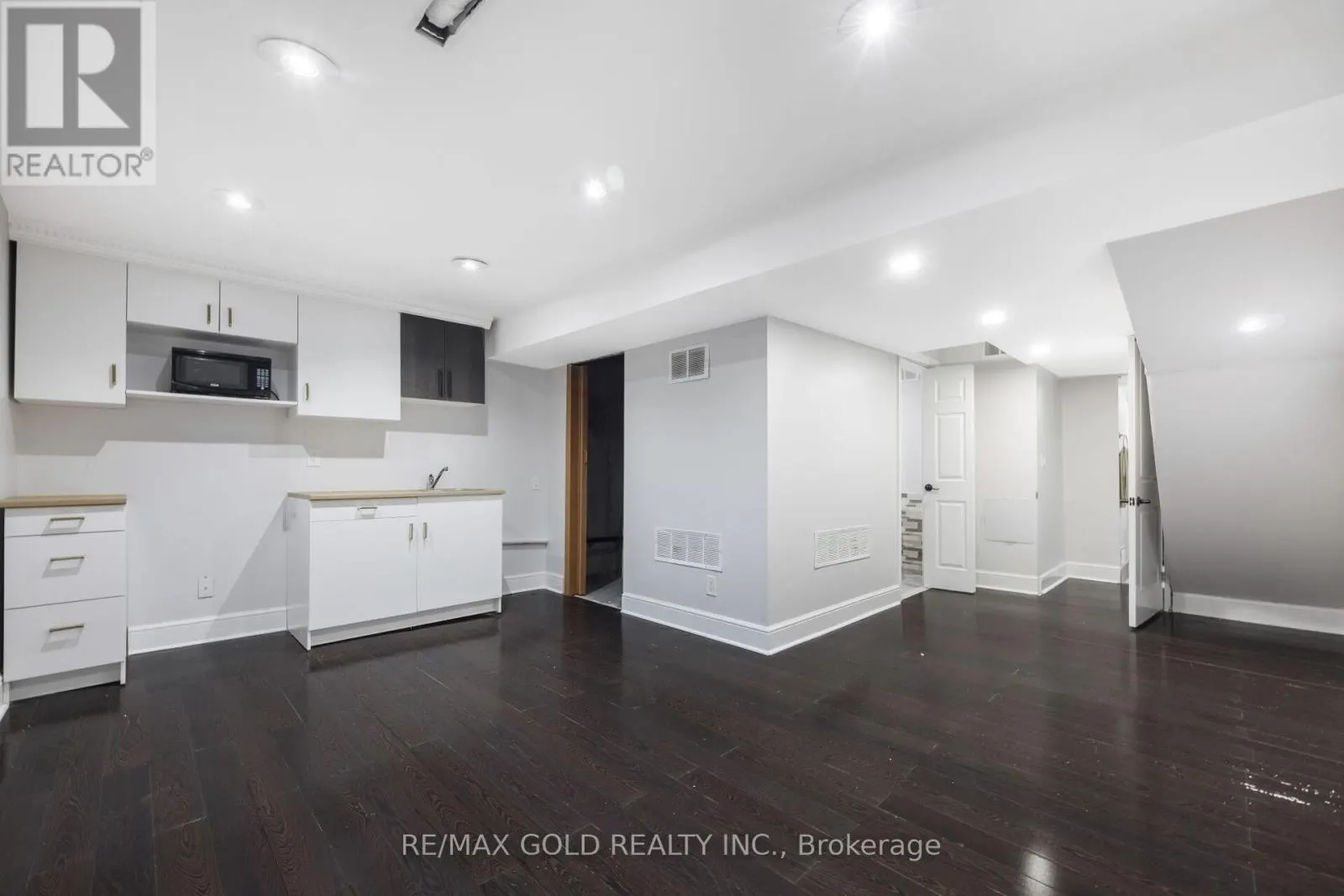 63 MOUNT FUJI CRESCENT