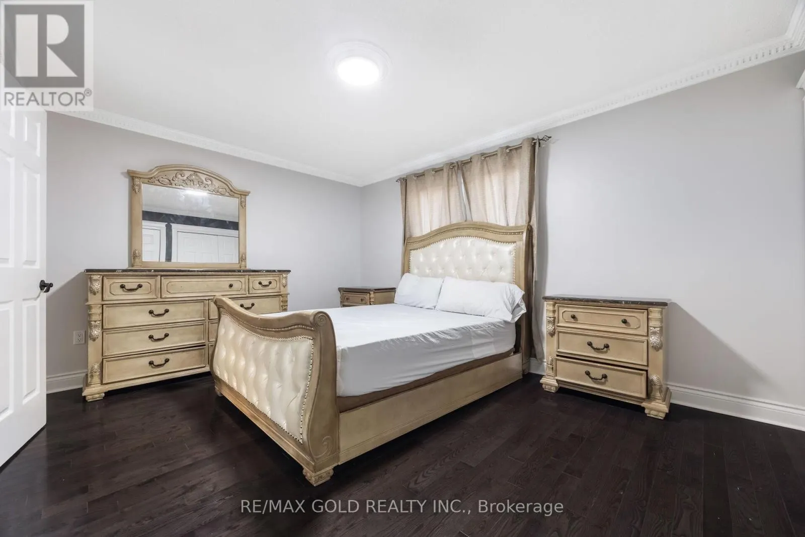 63 MOUNT FUJI CRESCENT