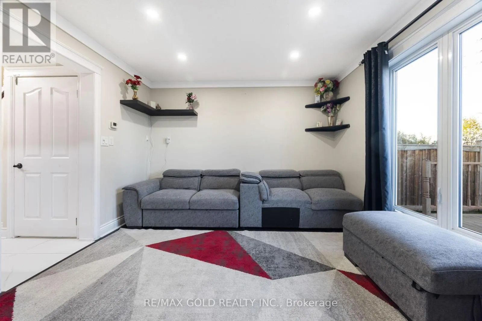 63 MOUNT FUJI CRESCENT