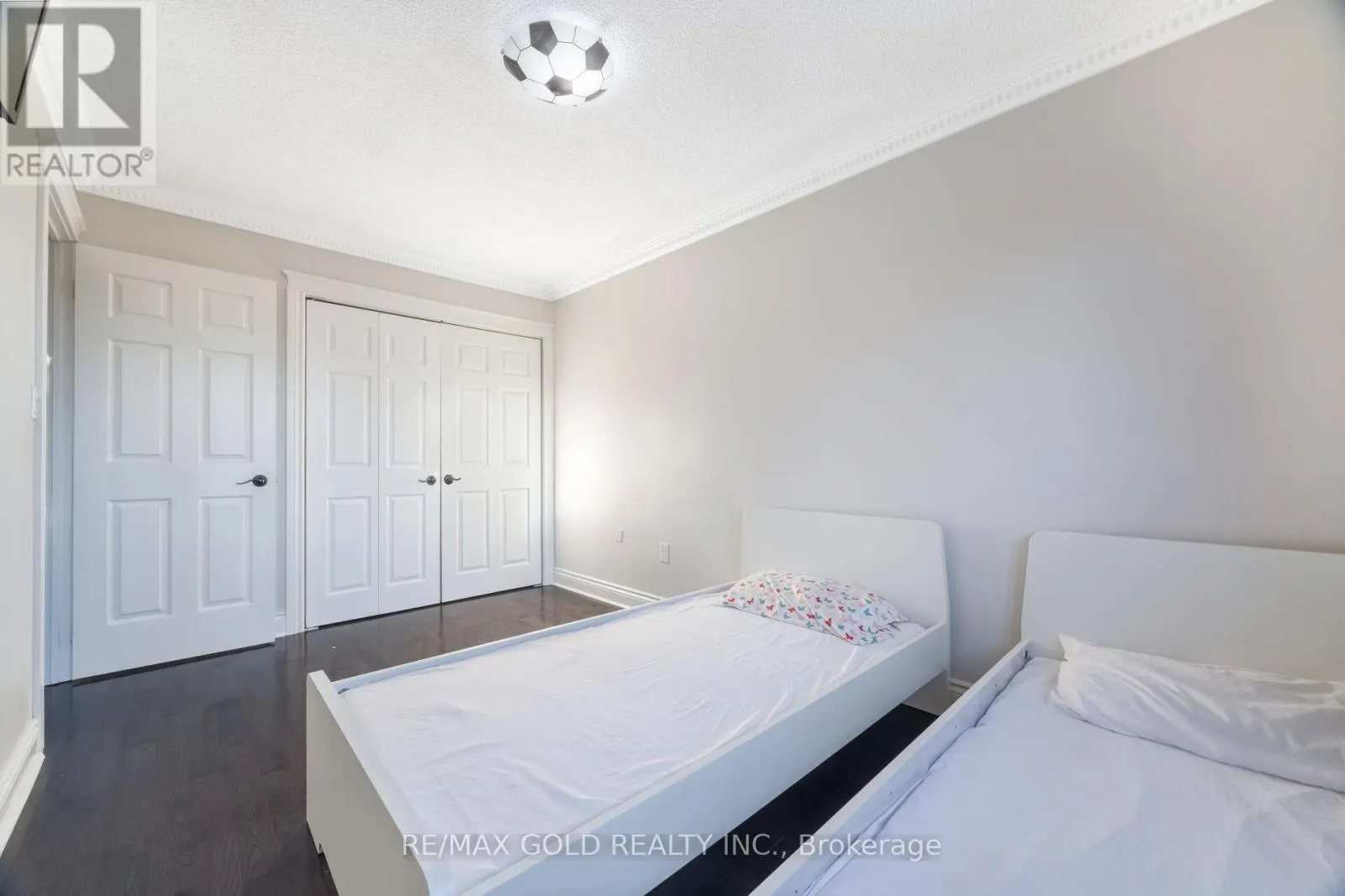 63 MOUNT FUJI CRESCENT