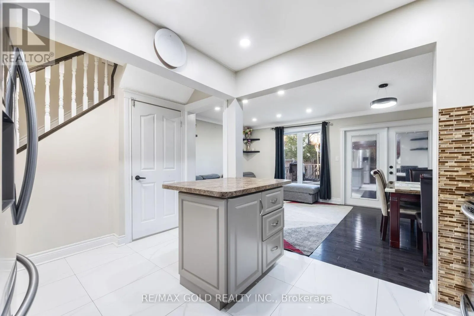 63 MOUNT FUJI CRESCENT