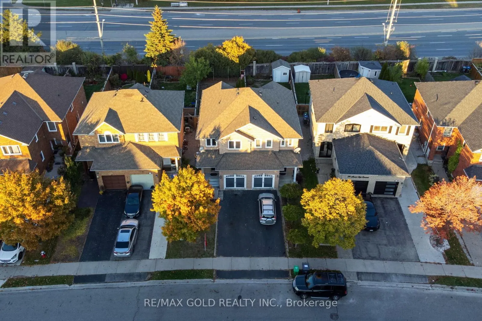 63 MOUNT FUJI CRESCENT