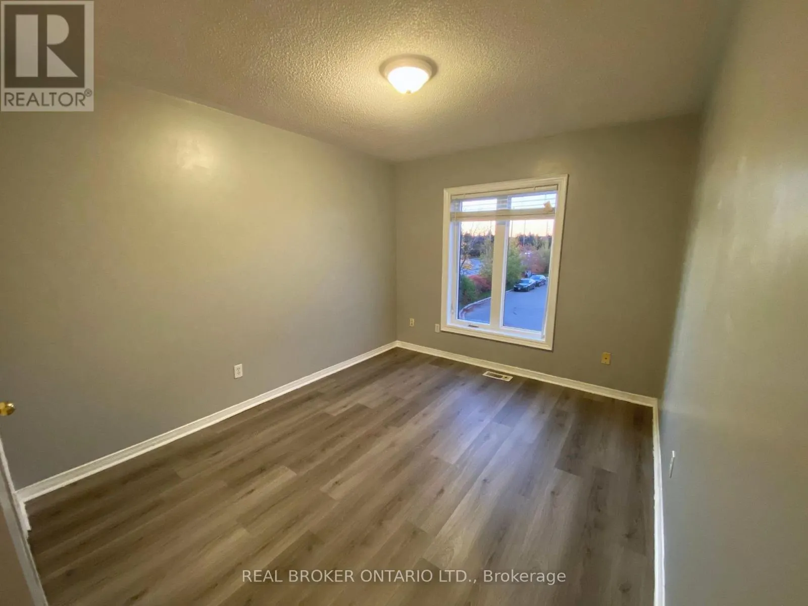 MAIN UNIT - 80 REDFINCH WAY