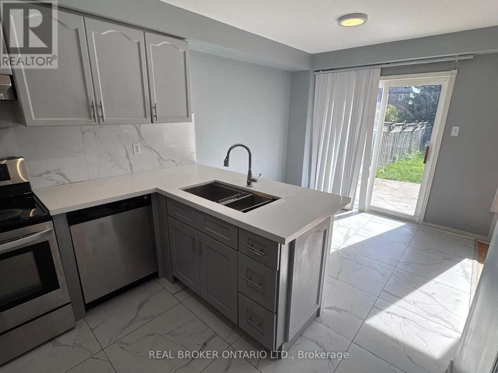 MAIN UNIT - 80 REDFINCH WAY