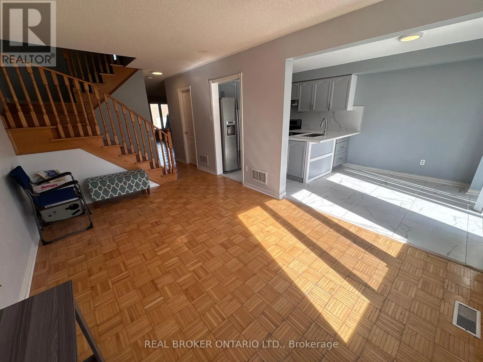 MAIN UNIT - 80 REDFINCH WAY