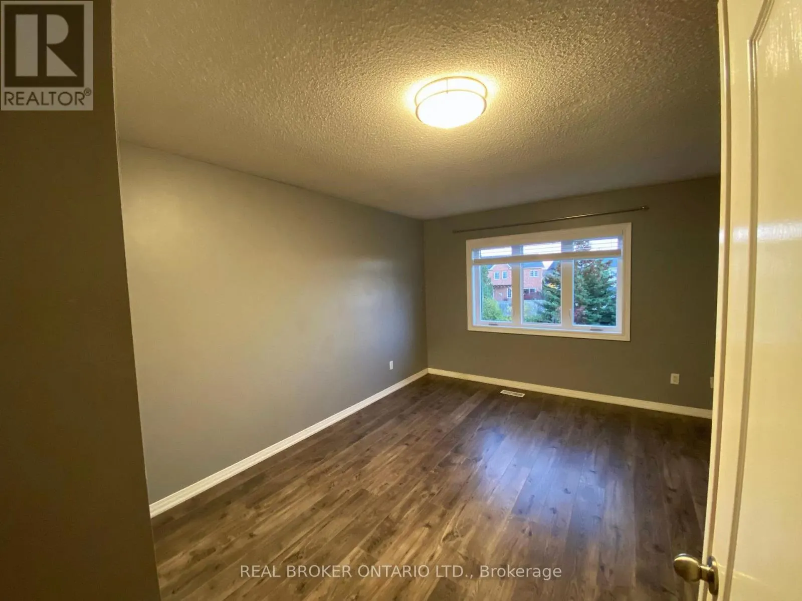 MAIN UNIT - 80 REDFINCH WAY