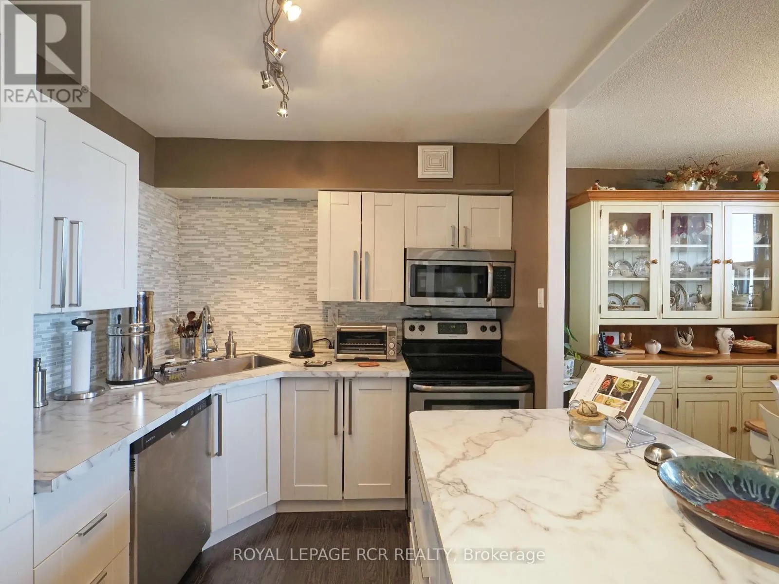 1003 - 3533 DERRY ROAD E