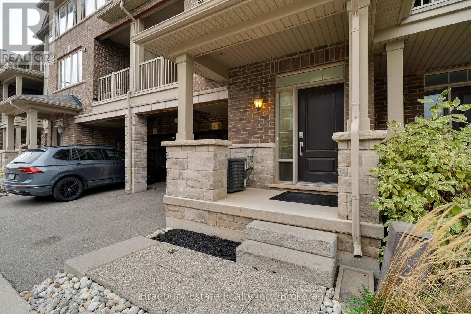 3105 BLACKFRIAR COMMON