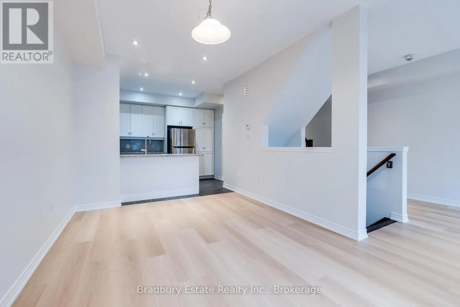 3105 BLACKFRIAR COMMON