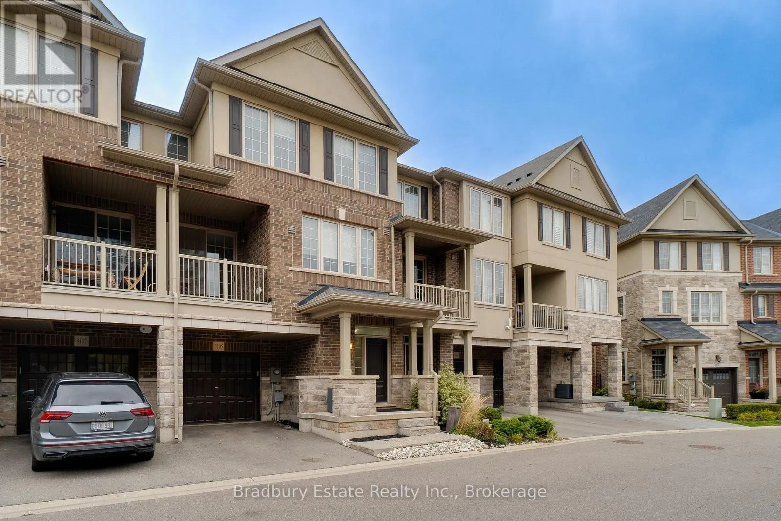 3105 BLACKFRIAR COMMON