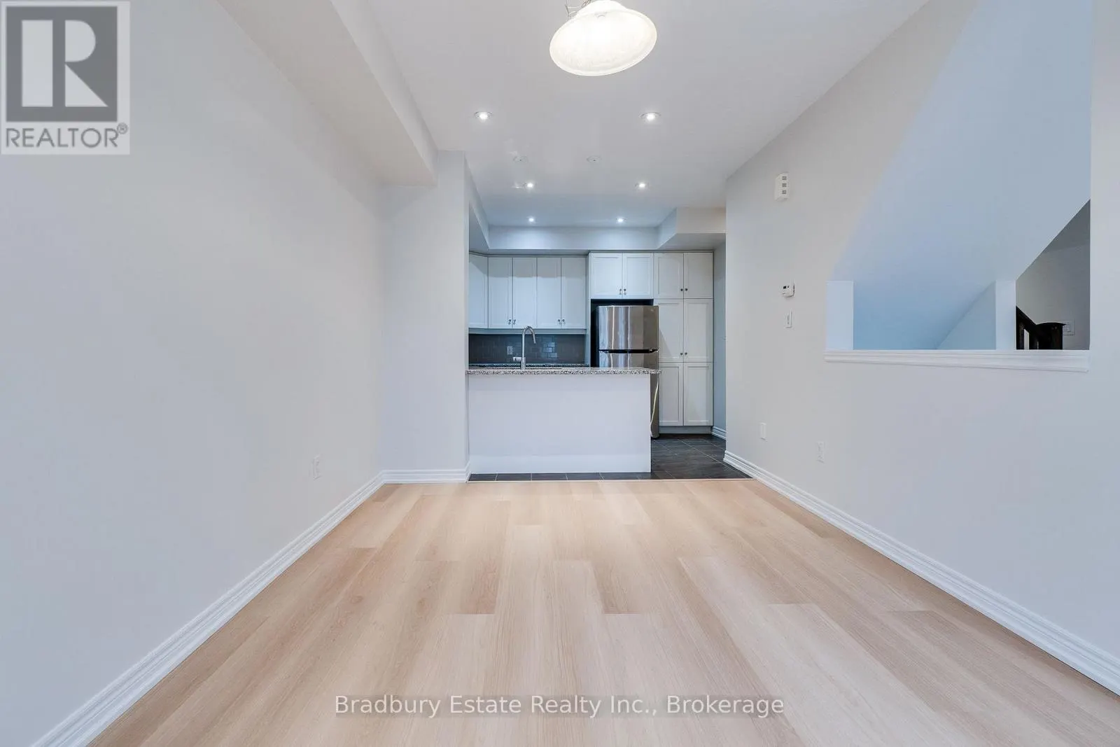 3105 BLACKFRIAR COMMON