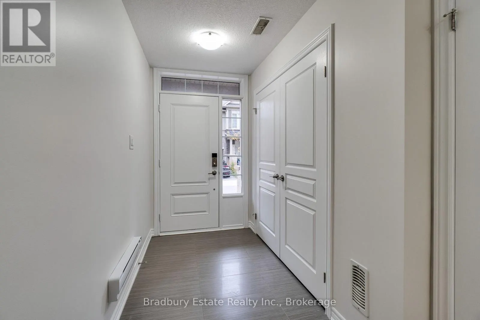 3105 BLACKFRIAR COMMON