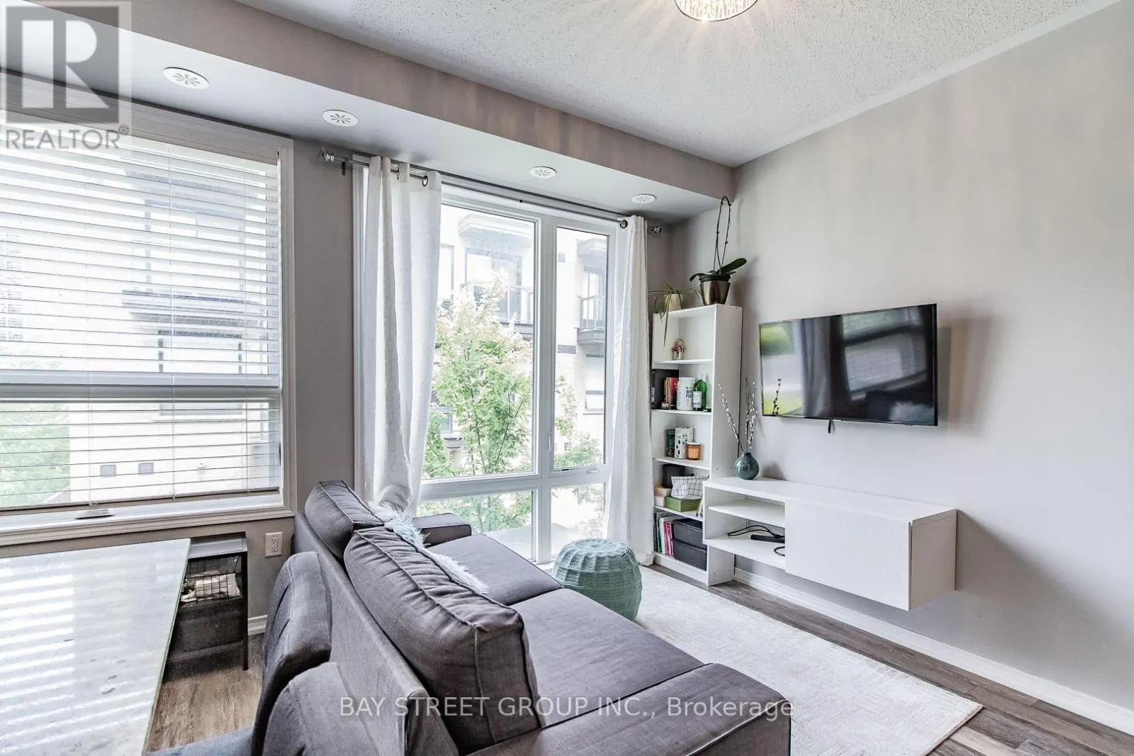 99 - 32 FIELDWAY ROAD