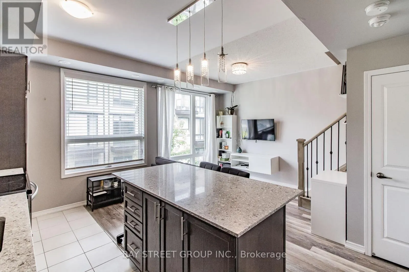 99 - 32 FIELDWAY ROAD