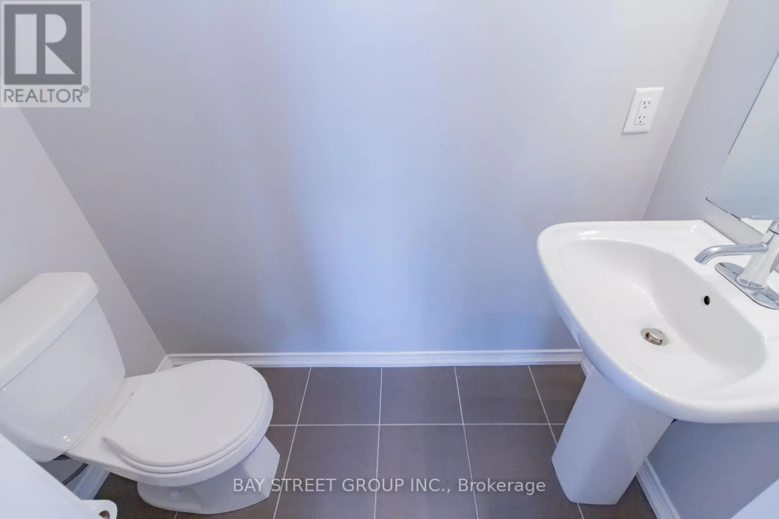 99 - 32 FIELDWAY ROAD