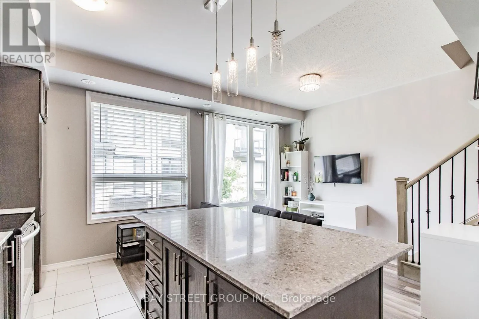 99 - 32 FIELDWAY ROAD