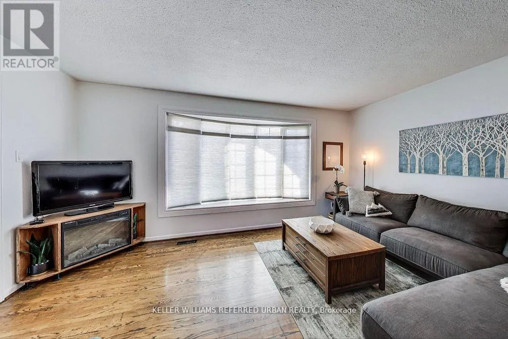 116 FALLINGDALE CRESCENT