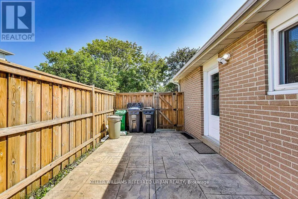 116 FALLINGDALE CRESCENT