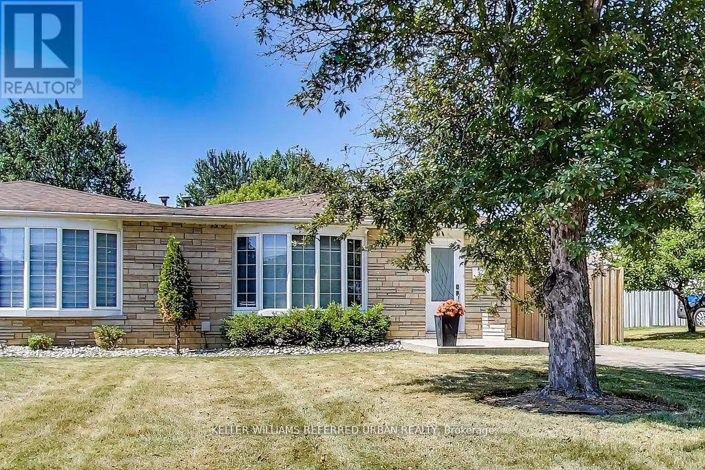 116 FALLINGDALE CRESCENT