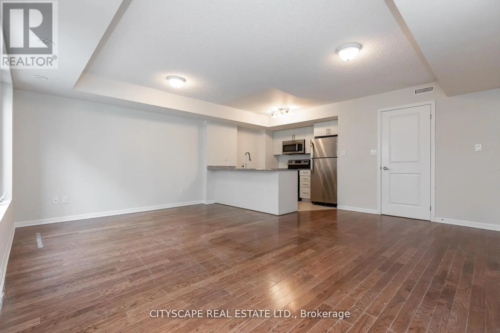 121 - 7 FOUNDRY AVENUE