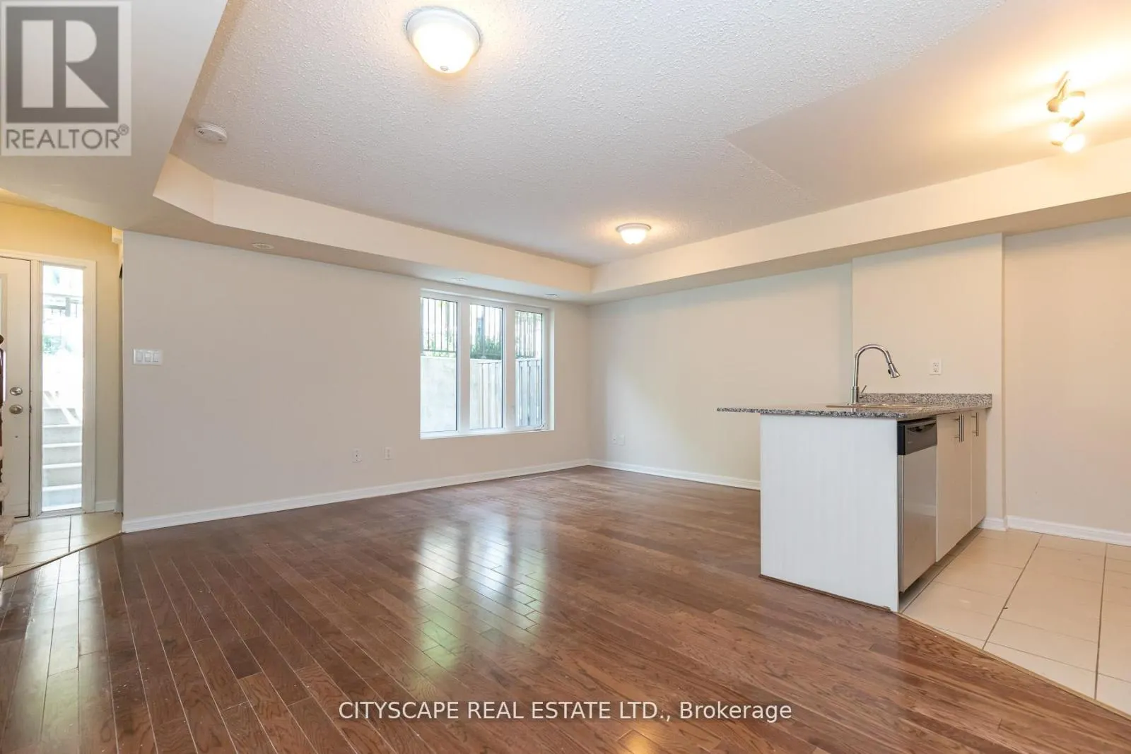 121 - 7 FOUNDRY AVENUE