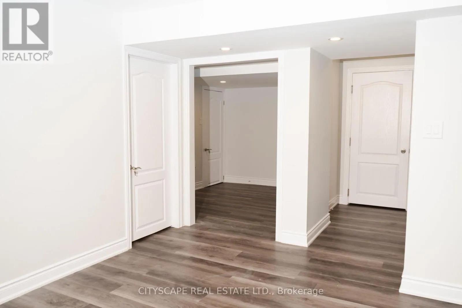 812 MAGNOLIA TERRACE