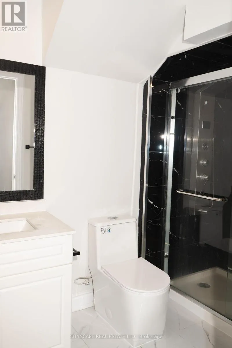 812 MAGNOLIA TERRACE