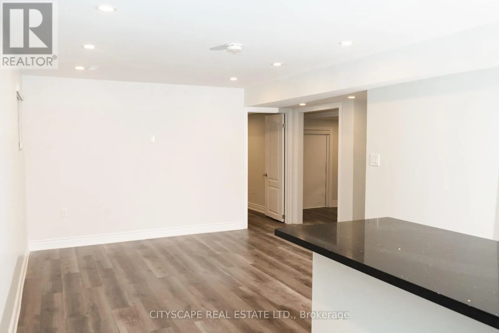 812 MAGNOLIA TERRACE