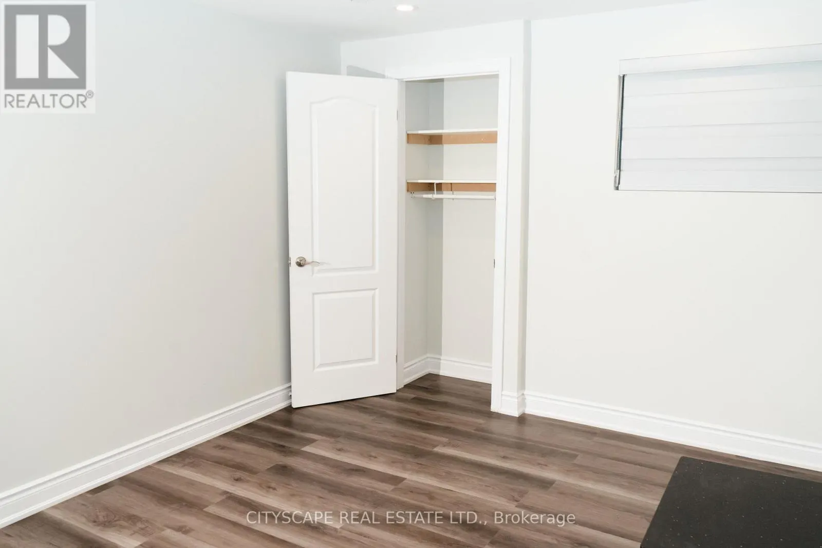 812 MAGNOLIA TERRACE