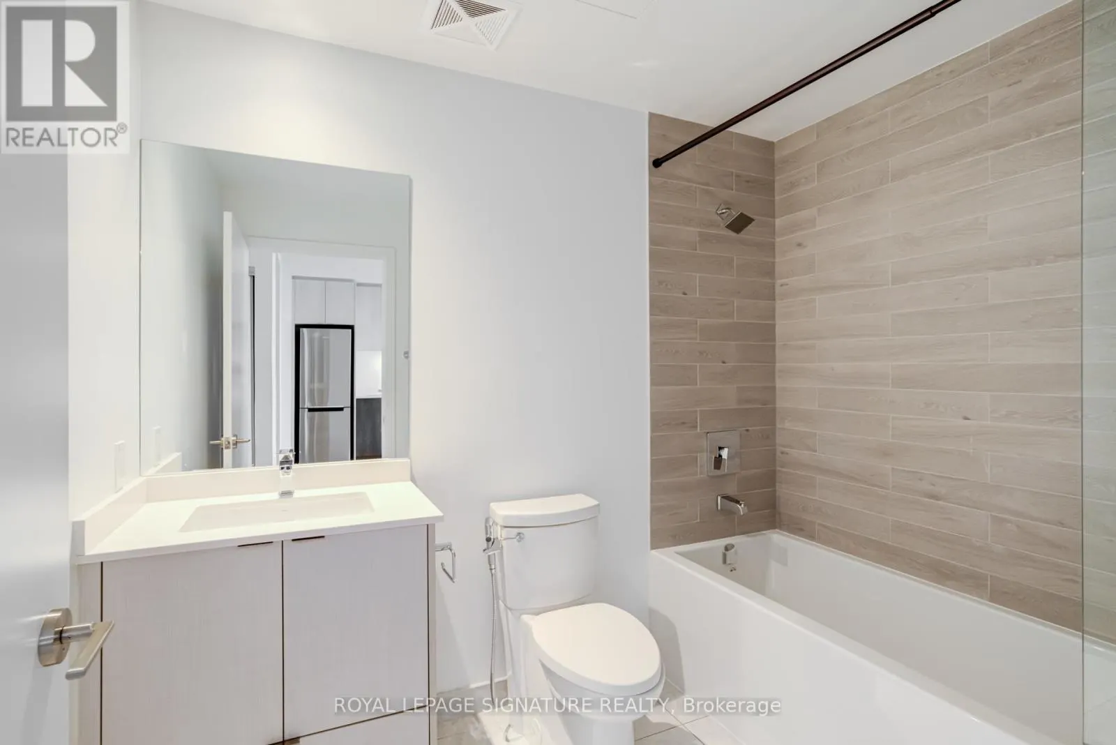 2217 - 1926 LAKE SHORE BOULEVARD W