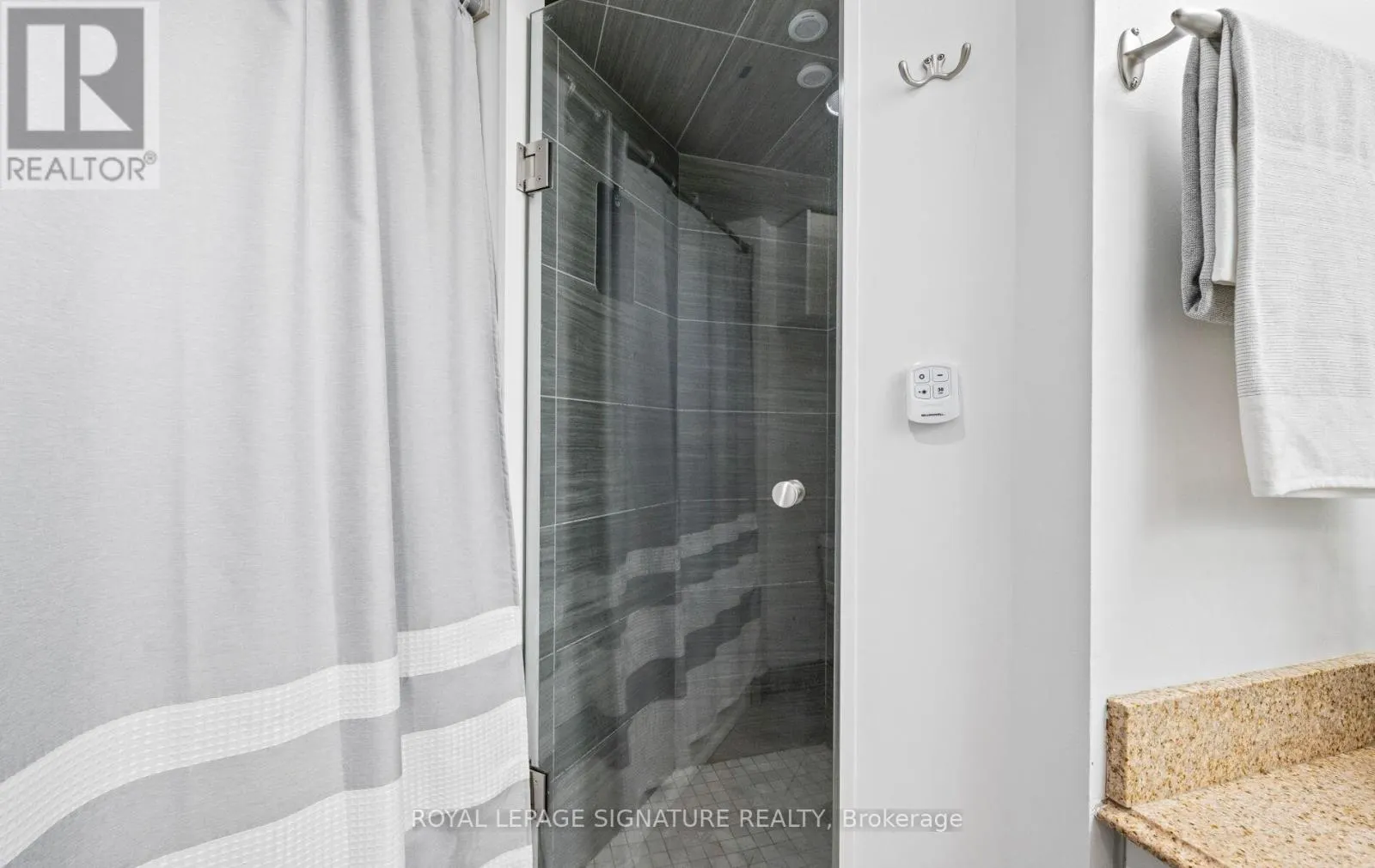 405 - 55 ELM DRIVE W