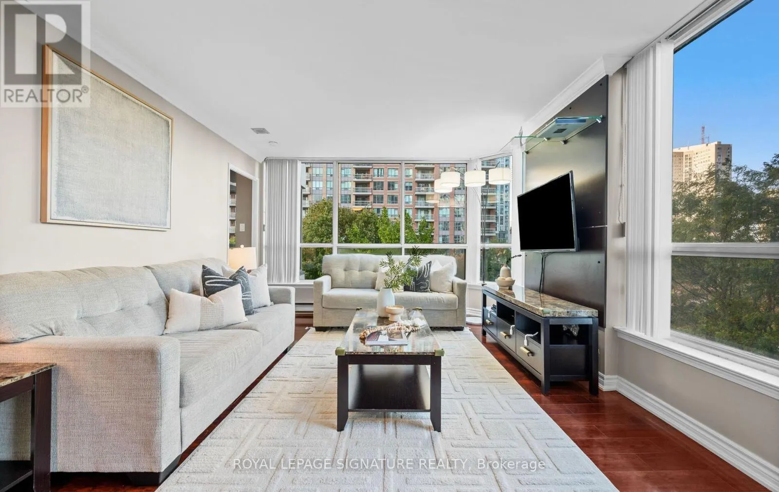 405 - 55 ELM DRIVE W