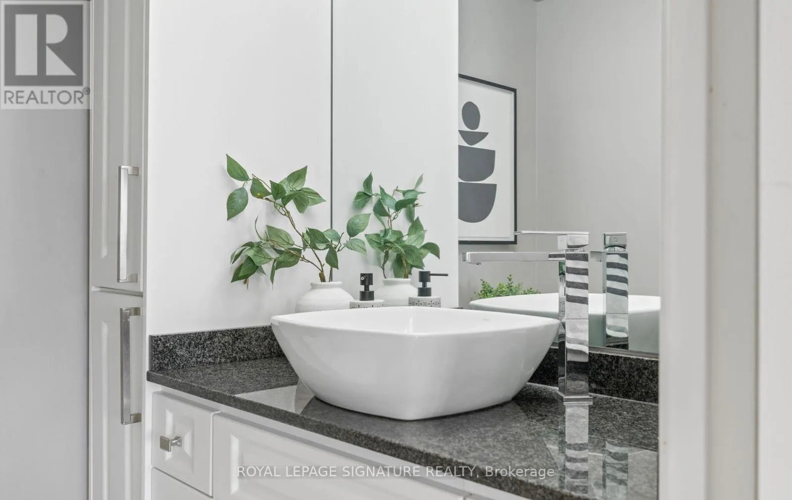 405 - 55 ELM DRIVE W