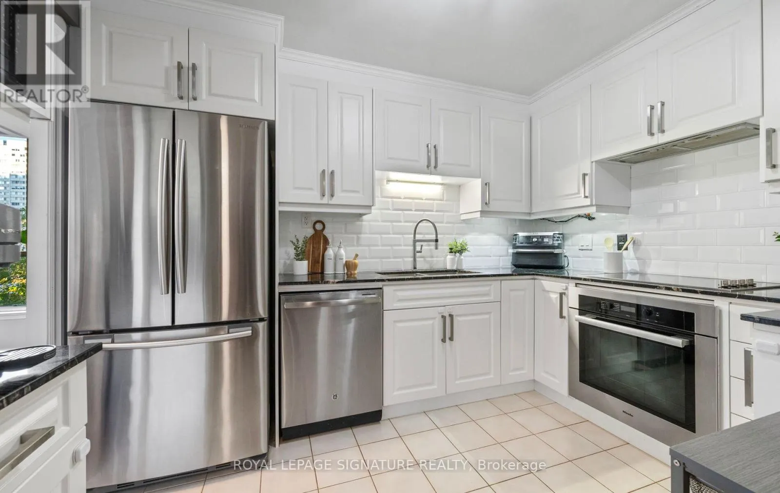 405 - 55 ELM DRIVE W