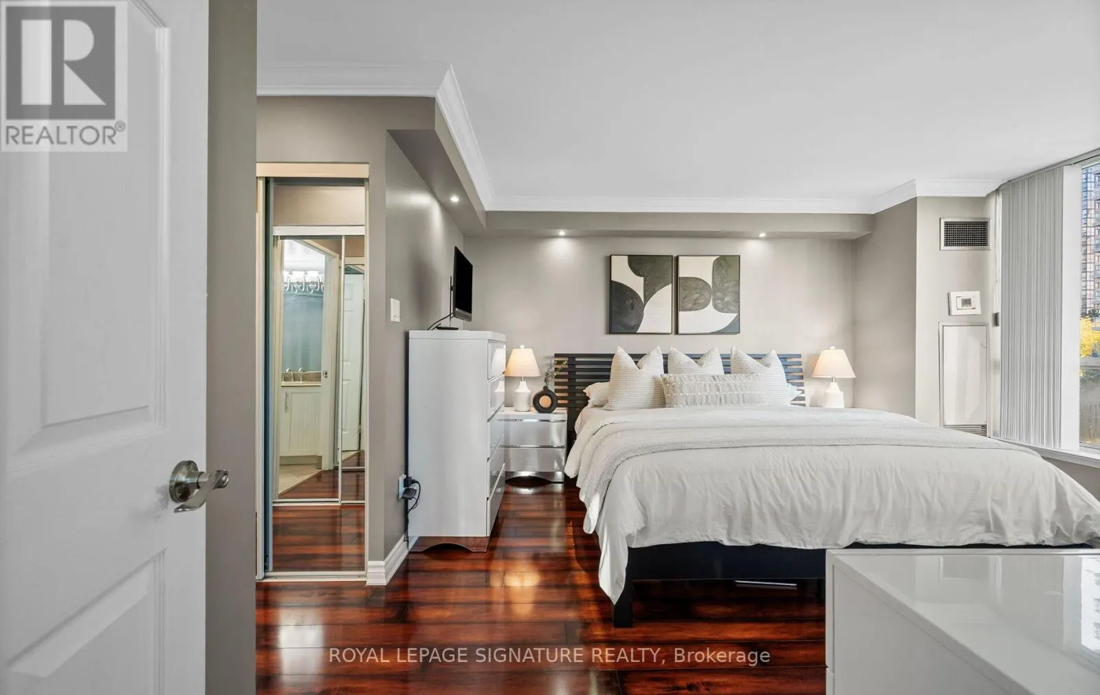 405 - 55 ELM DRIVE W