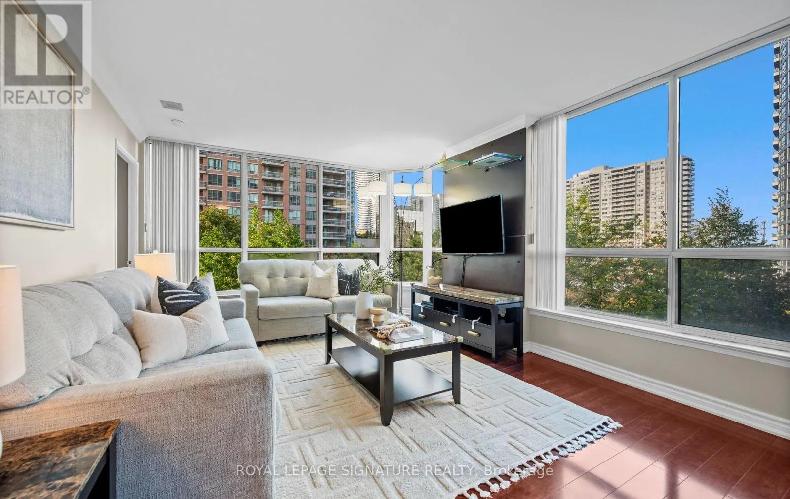 405 - 55 ELM DRIVE W