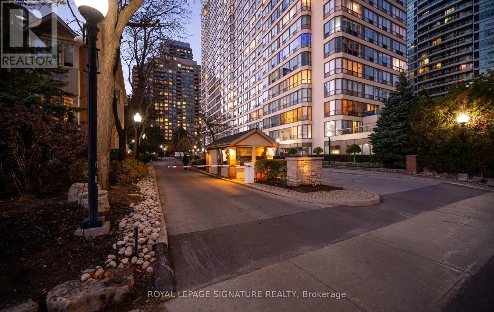 405 - 55 ELM DRIVE W