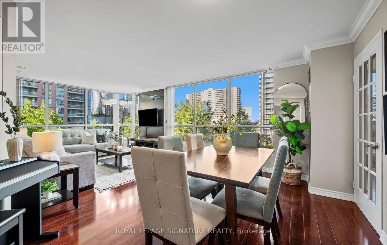 405 - 55 ELM DRIVE W