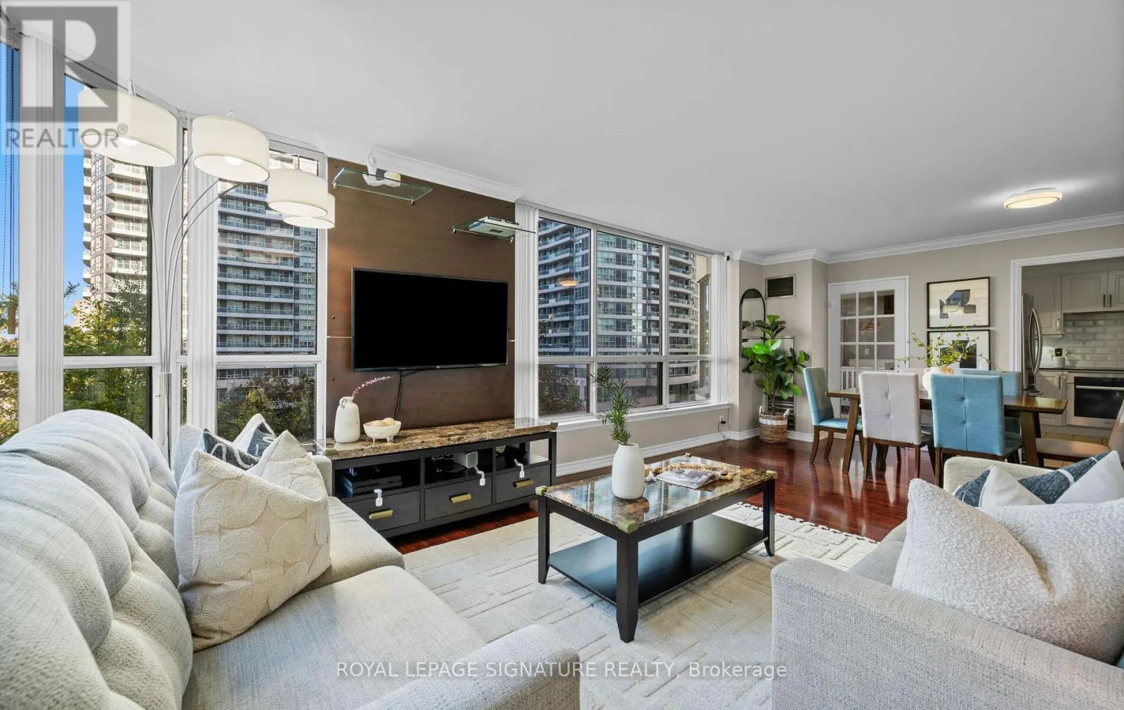 405 - 55 ELM DRIVE W