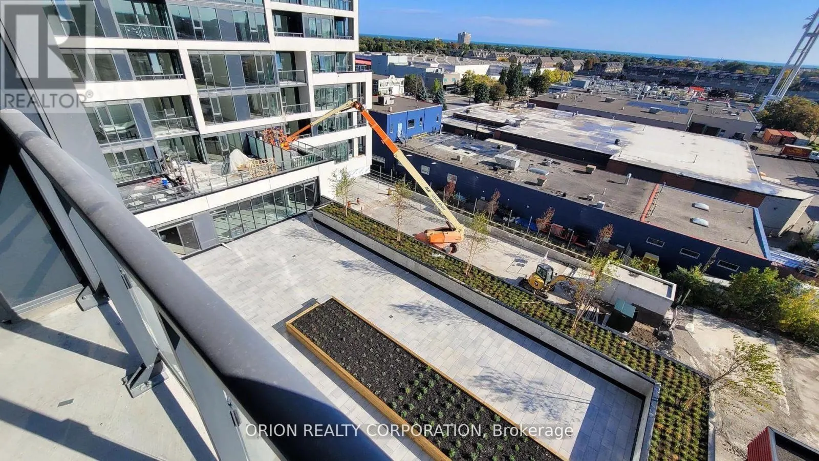 613 - 859 THE QUEENSWAY