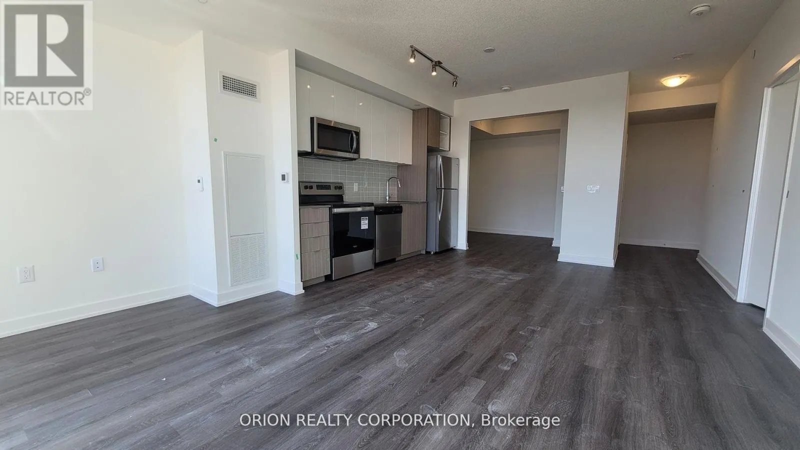 613 - 859 THE QUEENSWAY