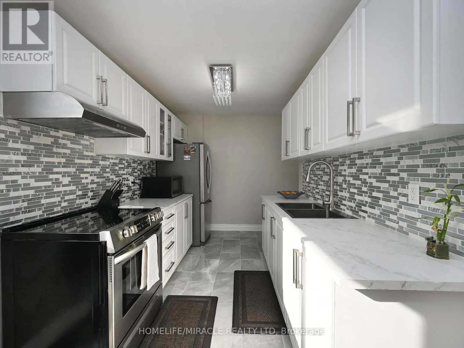 10 GRASS POINT SQUARE