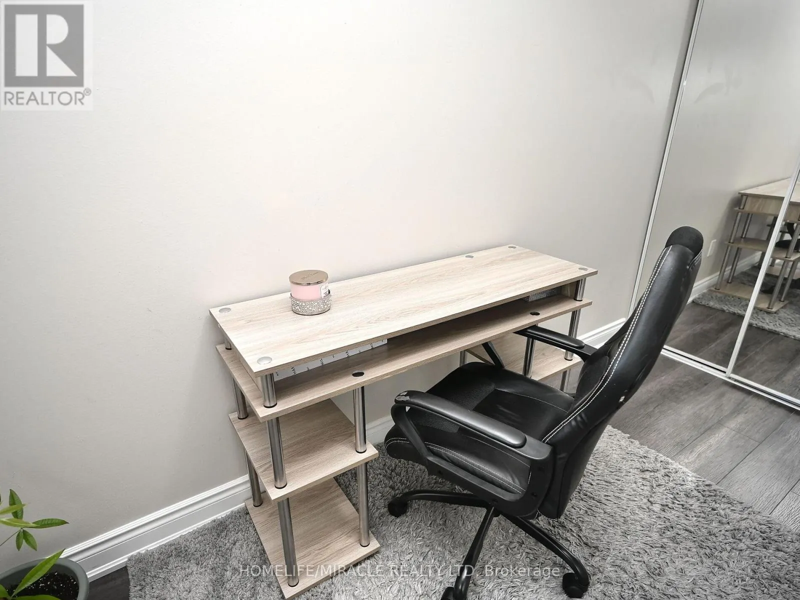 10 GRASS POINT SQUARE