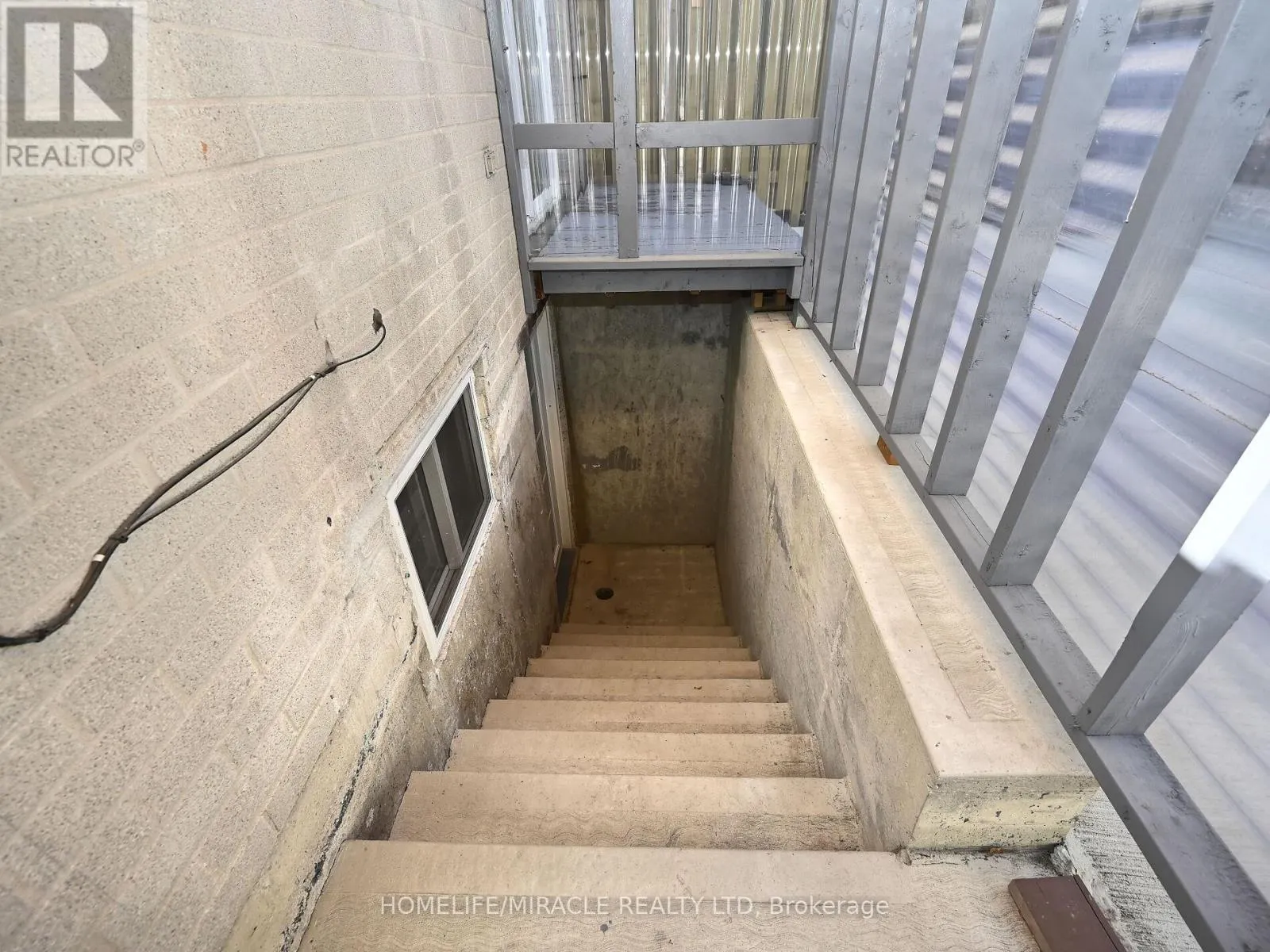 10 GRASS POINT SQUARE