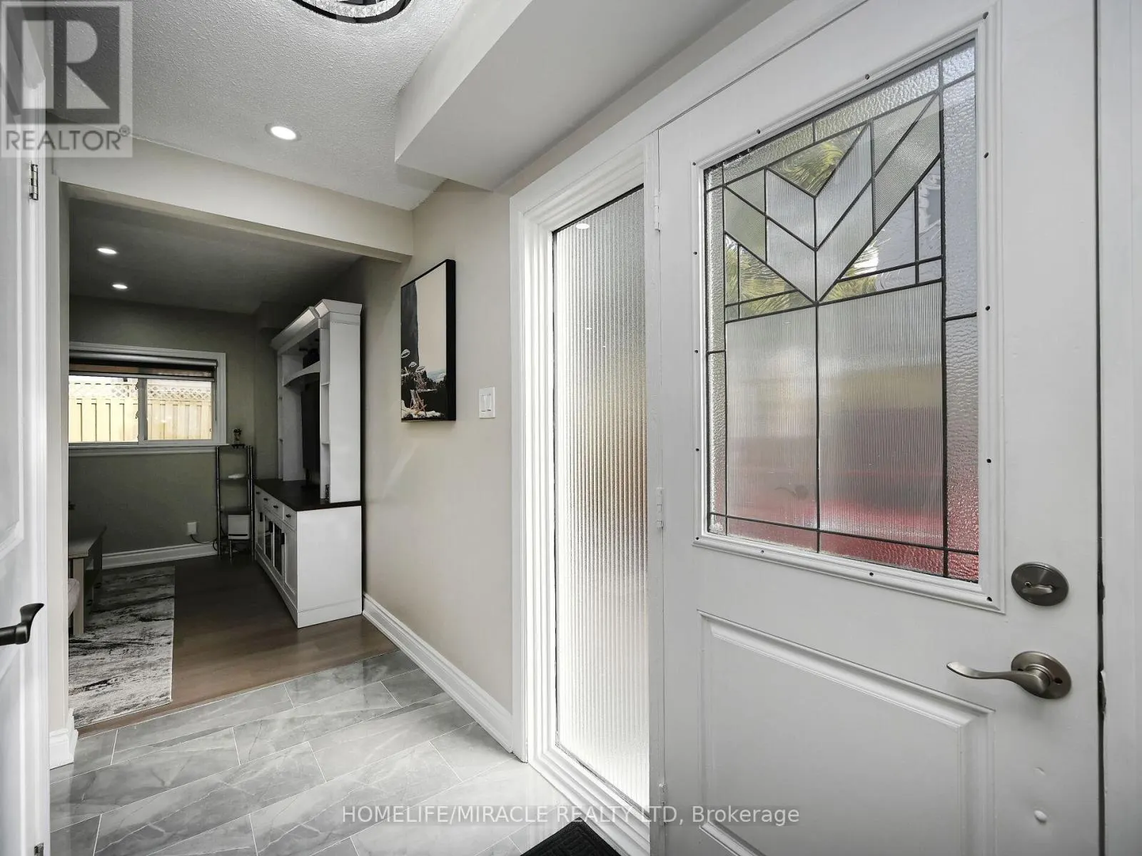 10 GRASS POINT SQUARE