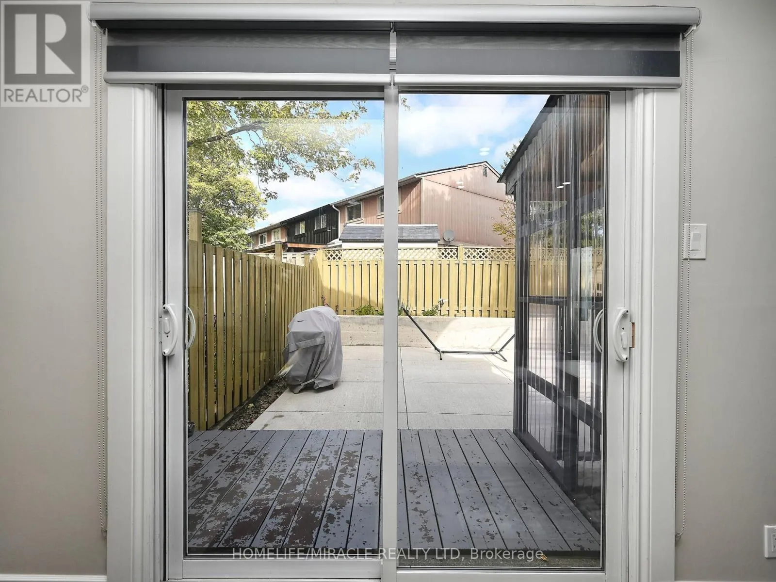 10 GRASS POINT SQUARE