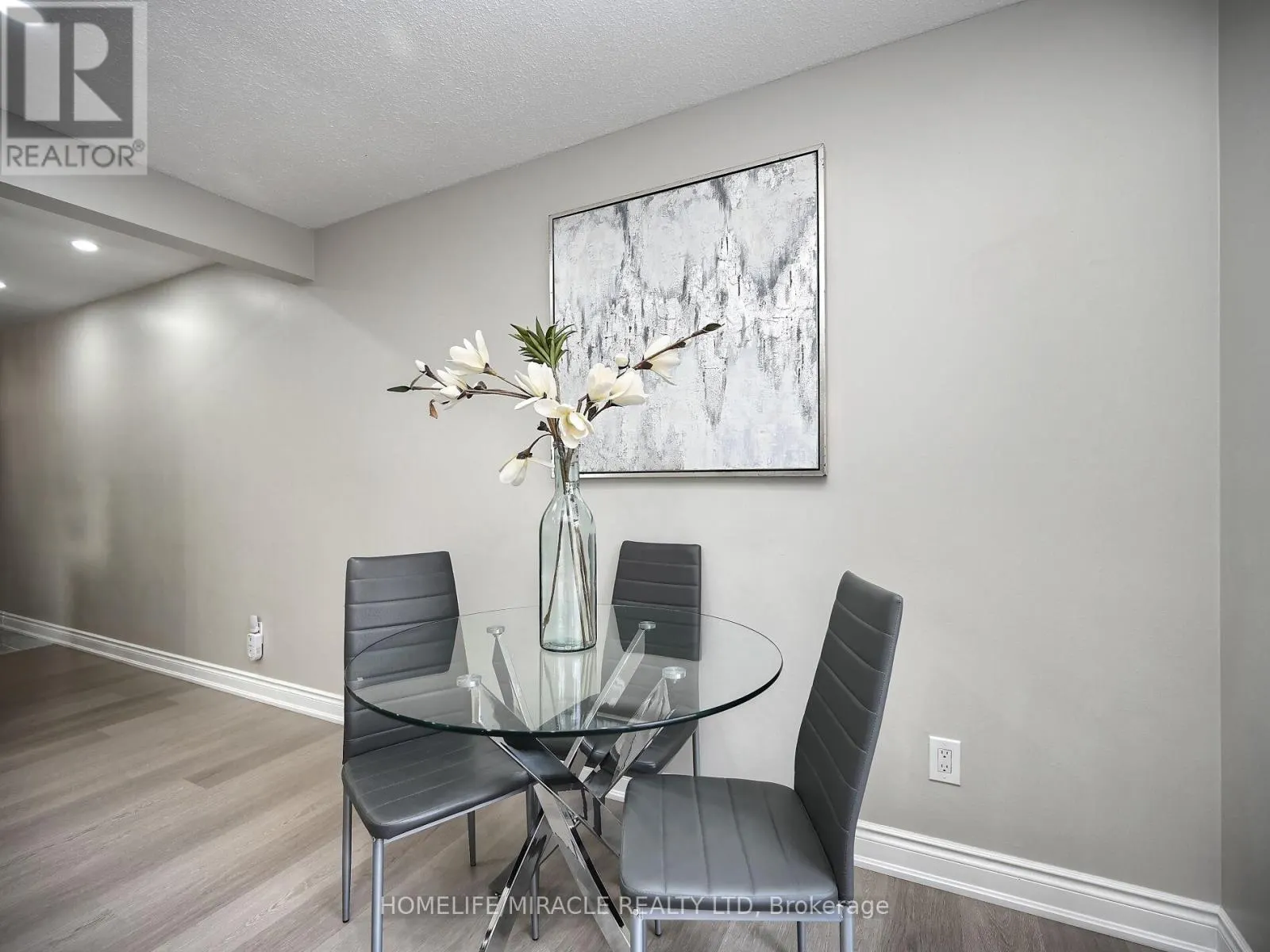 10 GRASS POINT SQUARE