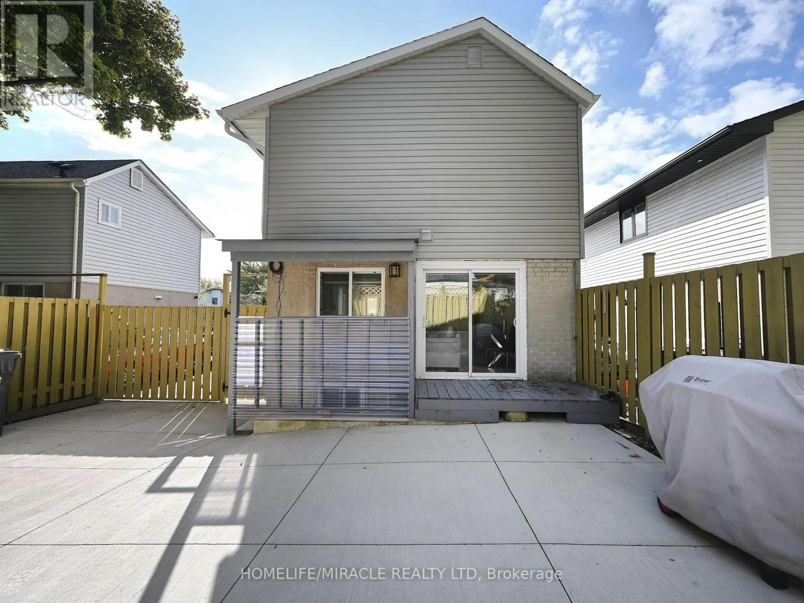 10 GRASS POINT SQUARE